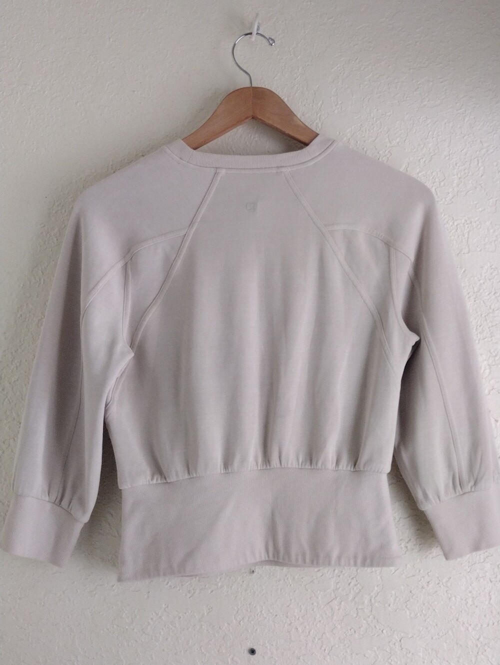 Lululemon Cream Cropped Pullover Sweatshirt Size 4 - Picture 7 of 7